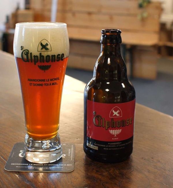 Verre et bouteille de bière de la brasserie artisanale St Alphonse